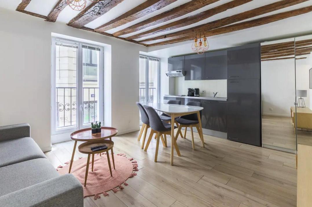 Grands Boulevards 11 Apartment